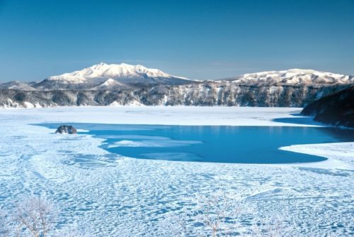 lake-mashu-winter-iced